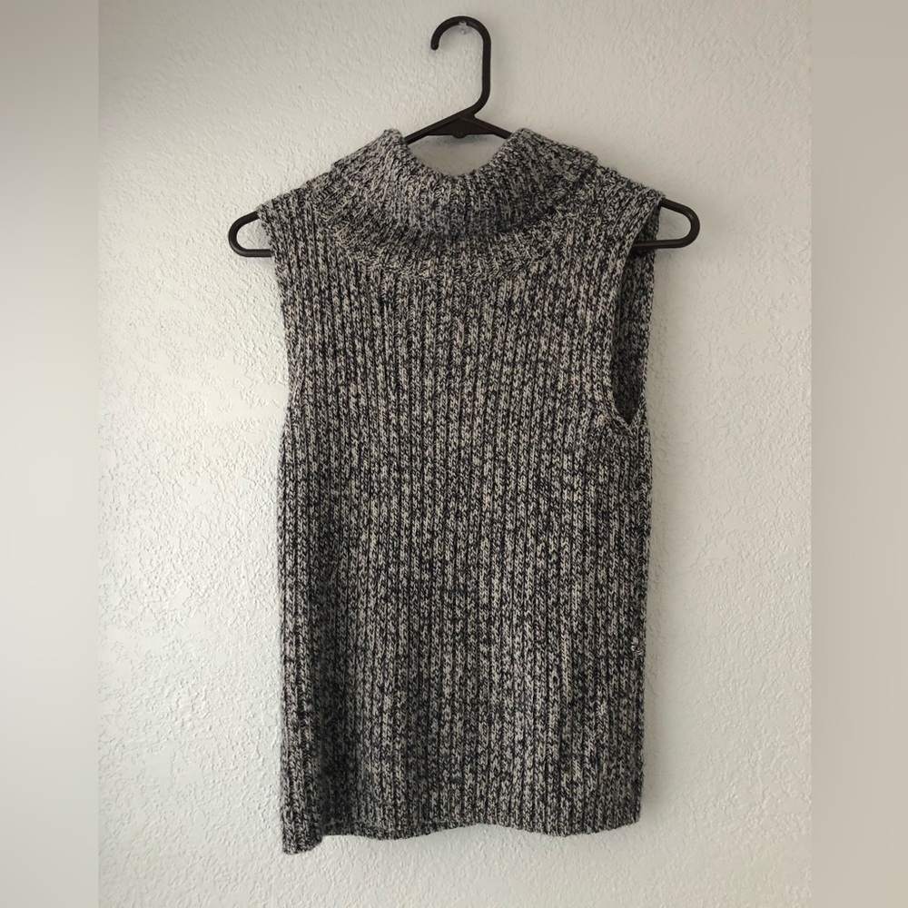 Faded glory turtle neck sweater tank top. Gray and white. Knit. Size small. 4/6